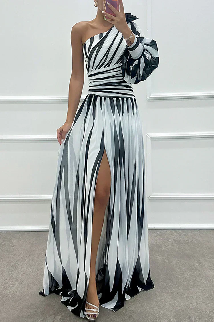 Shiloh - Dress Maxi Elegant to Stripes with A Shoulder