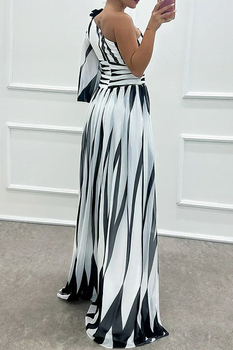 Shiloh - Dress Maxi Elegant to Stripes with A Shoulder