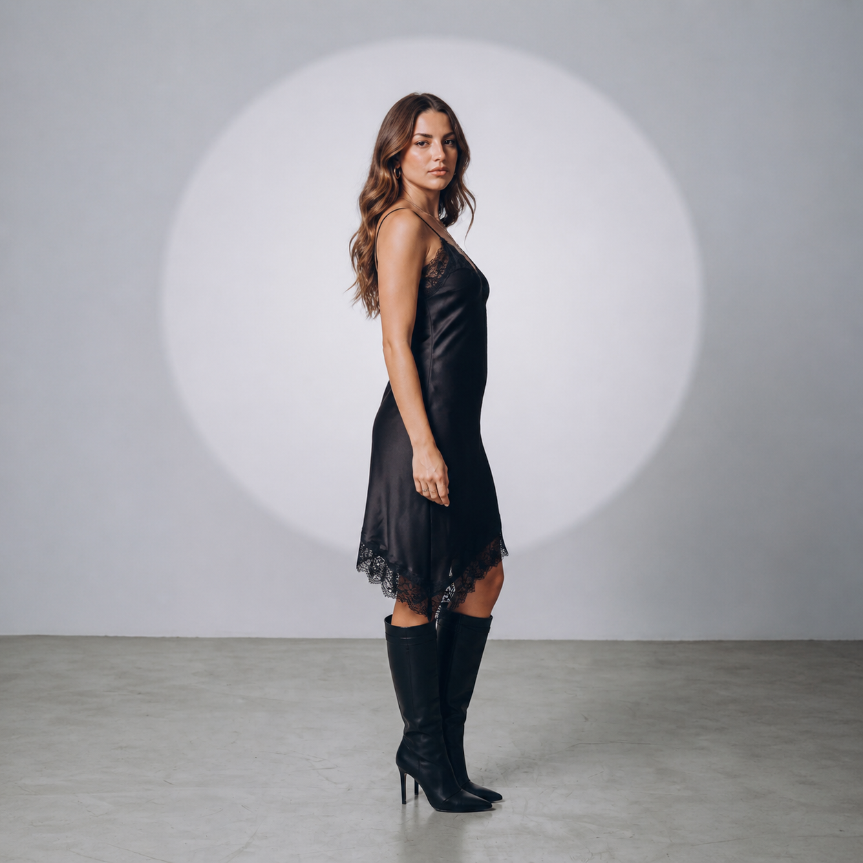 Noa™ | Dress Lencero Satin with Encaje Black