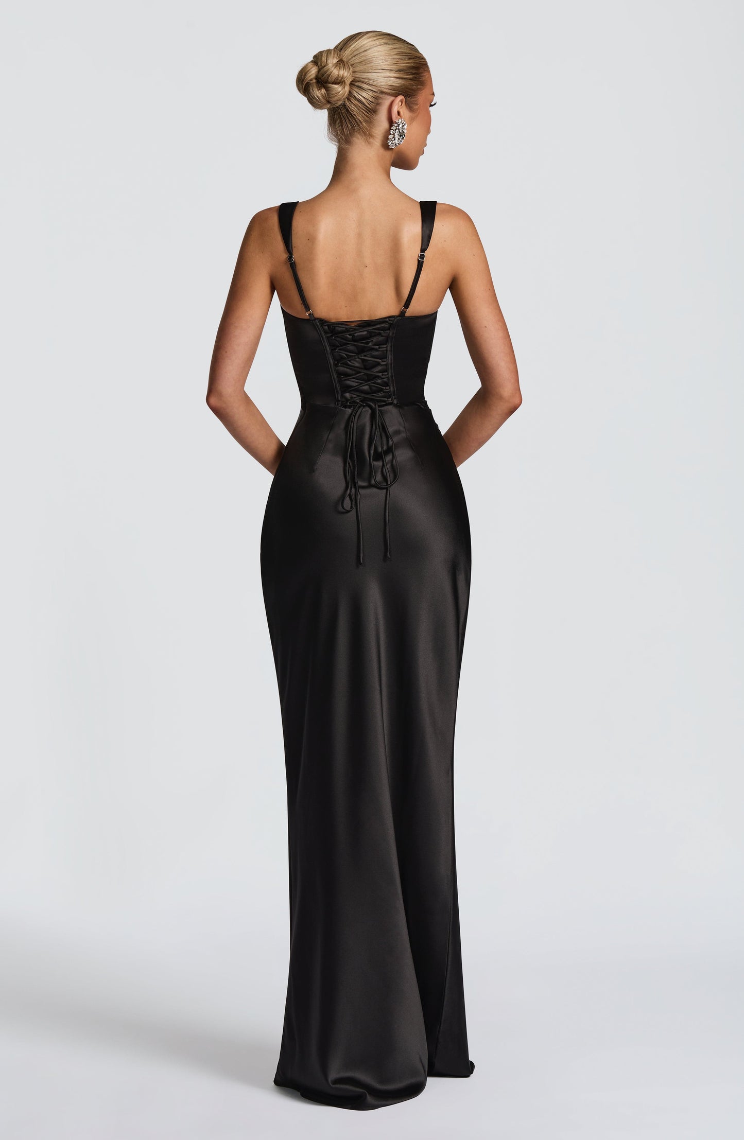 Silvia ™ Dress | Elegance satin with structure refined